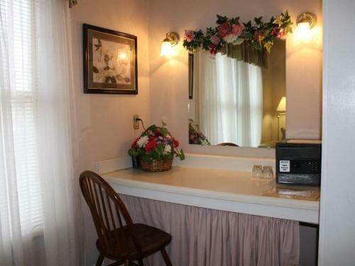 Hotel Red Rocker Inn
