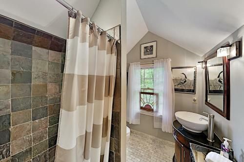 1682 Connestee Trl Cottage
