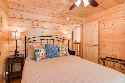 Lakey Gap Lodge Cabin