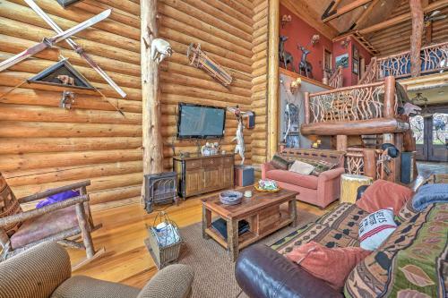 Boone Cabin With Deck, Hot Tub, And Mountain Views!