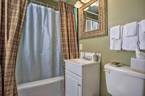 Historic Brevard Home With Deck, Walk Downtown!