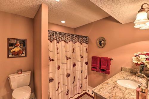 Deluxe Lakefront Mtn Escape With Club Amenities