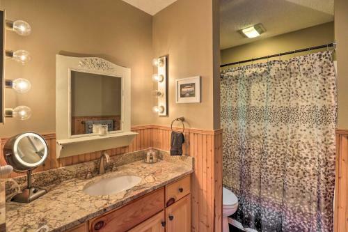 Deluxe Lakefront Mtn Escape With Club Amenities
