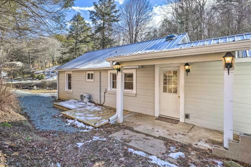 Quaint Appalachian Getaway About 2 Mi To Boone!