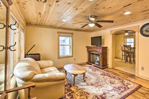 Quaint Appalachian Getaway About 2 Mi To Boone!