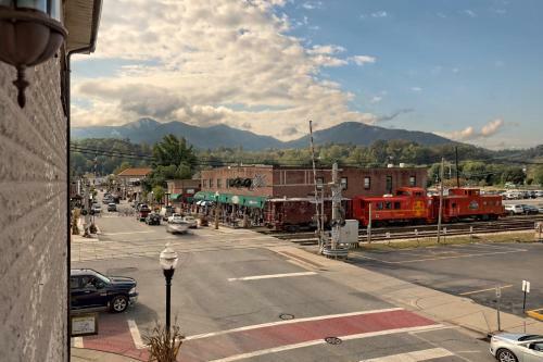 Hosteeva - Bryson City Loft 3br Luxury Getaway