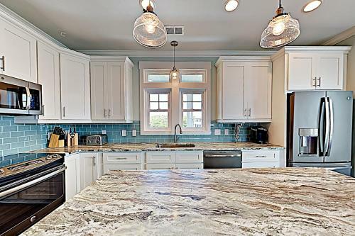 Chic Coastal Home With Pool, Ocean Views, Near Beach Home