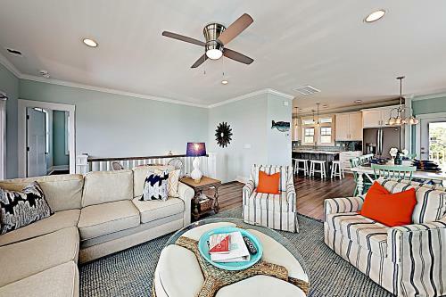 Chic Coastal Home With Pool, Ocean Views, Near Beach Home