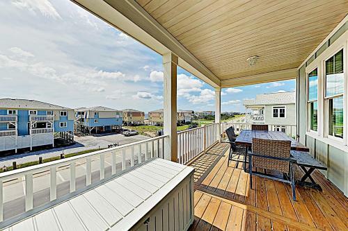 Chic Coastal Home With Pool, Ocean Views, Near Beach Home