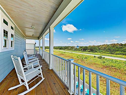 Chic Coastal Home With Pool, Ocean Views, Near Beach Home