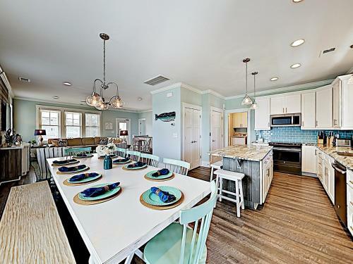 Chic Coastal Home With Pool, Ocean Views, Near Beach Home