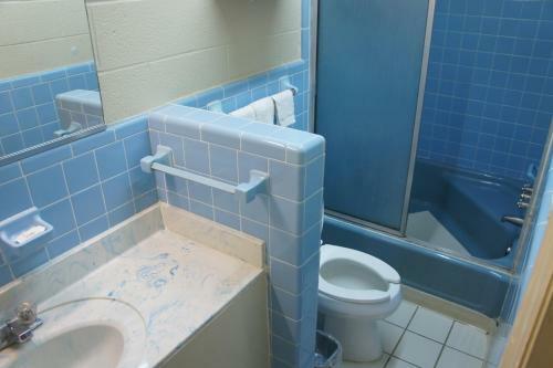 Hotel Royalinn & Suites