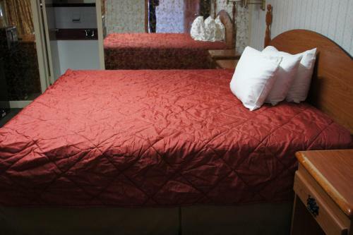 Hotel Royalinn & Suites