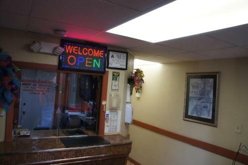Hotel Royalinn & Suites