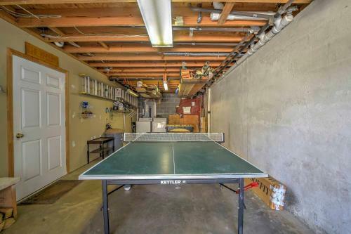 Burnsville Hideaway With Deck And Panoramic Mtn Views