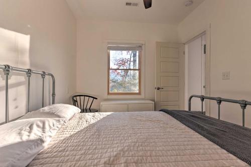 Reclusive Mountaintop Home With Stunning Views!
