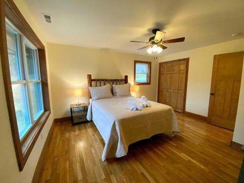 Bear's Den - Papa Bear Home