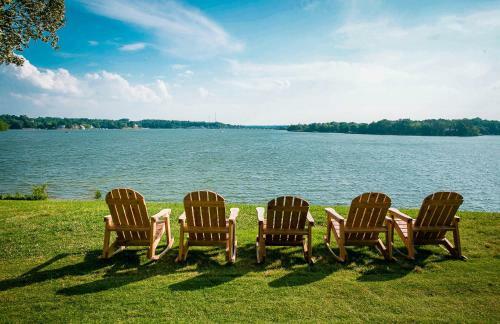 Lakefront Property Two Bedroom #31 At Long Cove Resort