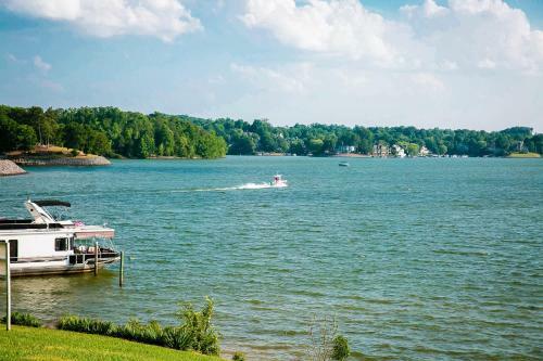 Waterfront Studio With Private Porch #13 At Long Cove Resort