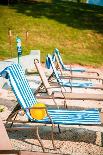 Waterfront Studio With Private Porch #13 At Long Cove Resort