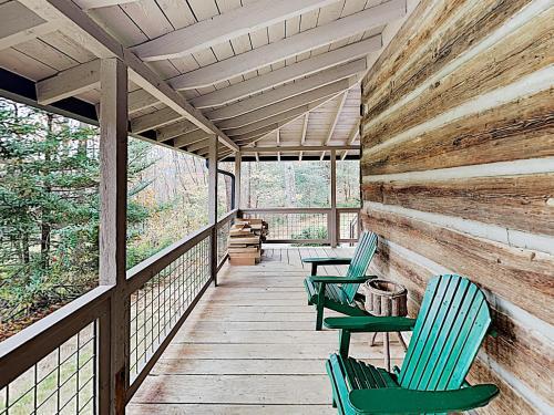 New Listing! Updated Cabin With Hot Tub On 2 Acres Cabin
