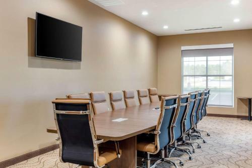Hotel Comfort Suites Greensboro Airport