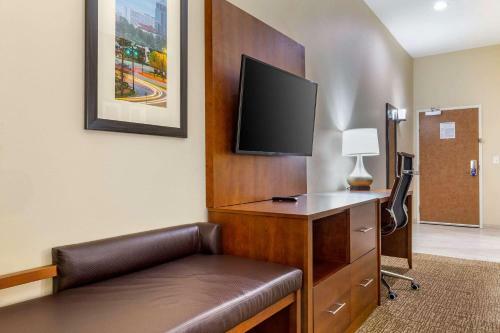 Hotel Comfort Suites Greensboro Airport