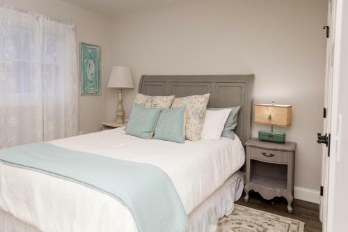 The Bear Den Chatuge Awesome Waterfront Sleeps 13