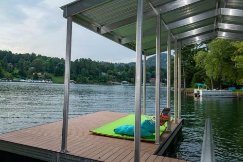 The Bear Den Chatuge Awesome Waterfront Sleeps 13