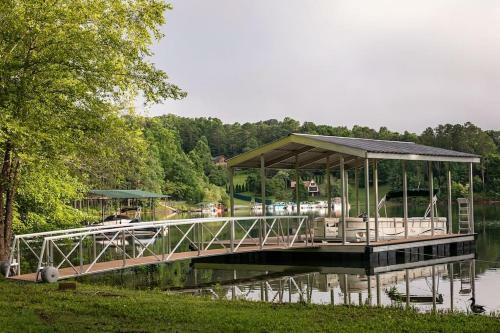 The Bear Den Chatuge Awesome Waterfront Sleeps 13