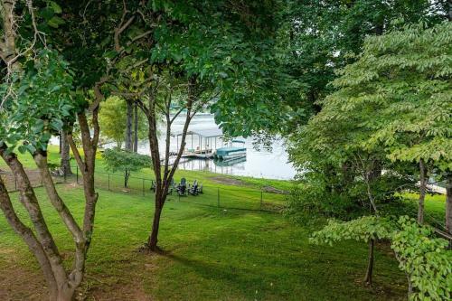 The Bear Den Chatuge Awesome Waterfront Sleeps 13