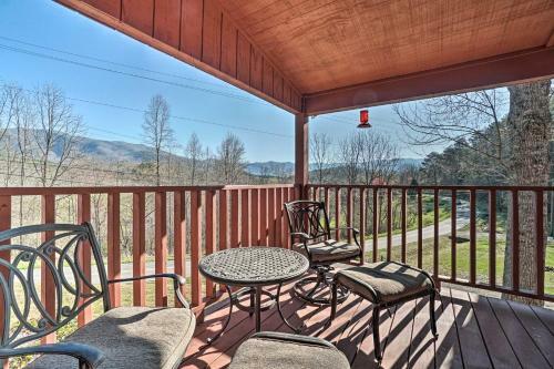 Welcoming Cabin Less Than 10 Miles From Hayesville!