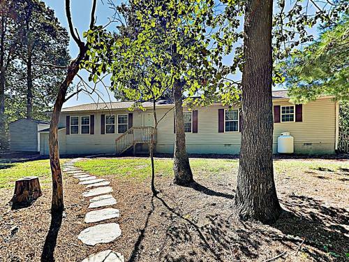 New Listing! Apple Country Retreat With Fire Pit Home
