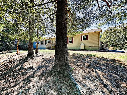 New Listing! Apple Country Retreat With Fire Pit Home