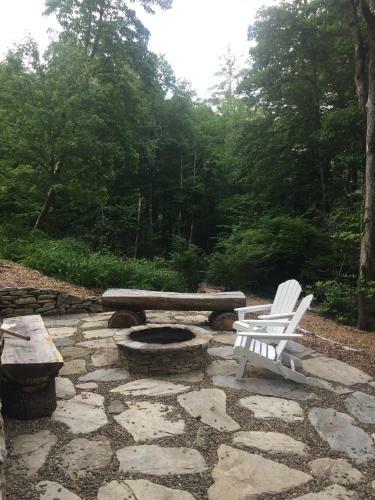 2br Highlands Luxury Cabin With Stone Firepit In Town