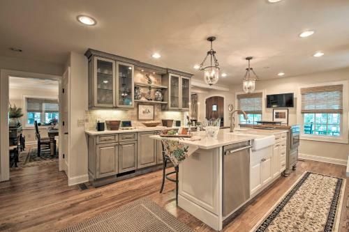 Mirror Lake Cottage With Private Deck, Waterfall