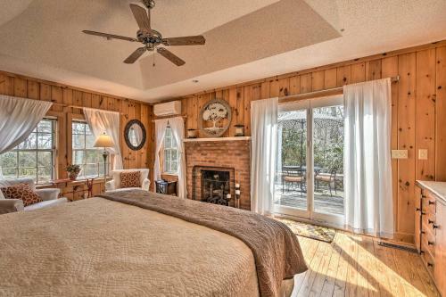 Charming Cottage With Deck - 1 5 Mi To Downtown