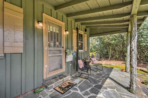 Charming Cottage With Deck - 1 5 Mi To Downtown