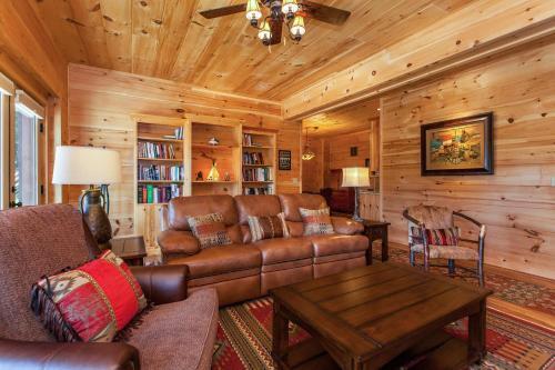 Mountain-view Cabin Retreat With Hot Tub & Firepit Cabin