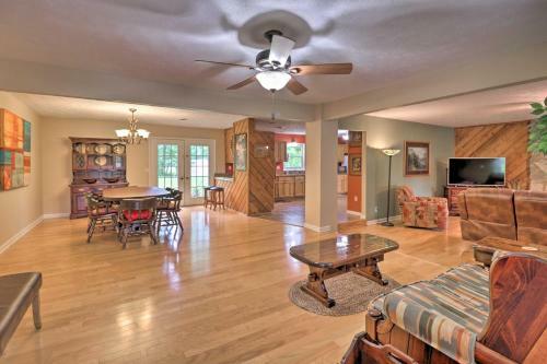 Quiet Home With Fire Pit And Bbq, 5 Mi To Downtown