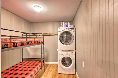 Apartamento Hendersonville Lake Apt With Dock, Deck And View!