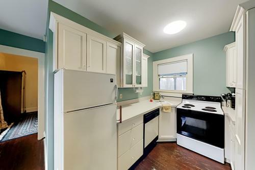 Apartamento Maxwell House - Unique 4-unit Home - Near Vineyard Duplex