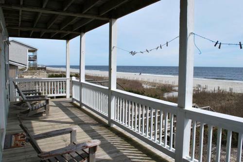 Breezy Shores