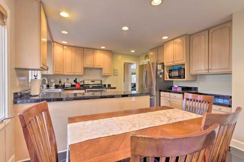 Waterfront Lake Lure Home With Loft And 2-story Deck!