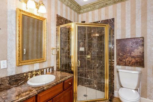 Magnificant & Private Lakefront Estate Home