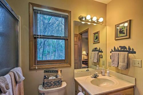 Spacious Maggie Valley Cabin With Hot Tub And Mtn View