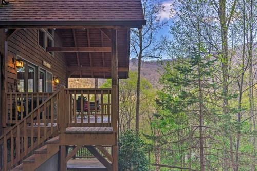 Spacious Maggie Valley Cabin With Hot Tub And Mtn View