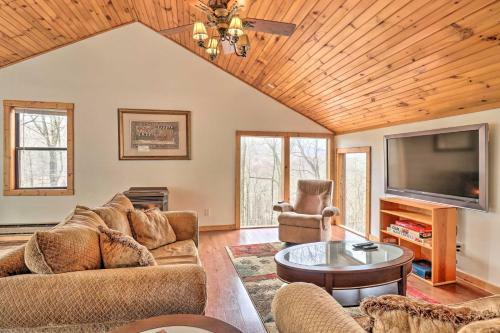 Maggie Valley Mtn Home With Hot Tub And Views!