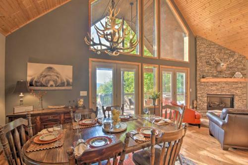 Mountaintop Murphy Cabin By Hiwassee River!