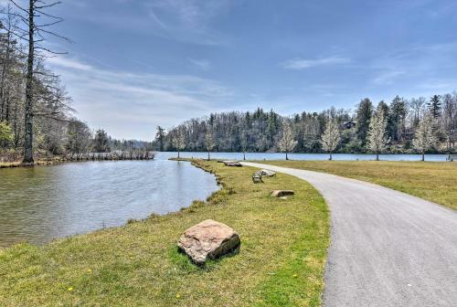 Riverfront Newland Home With Pool And Golf Club Access!